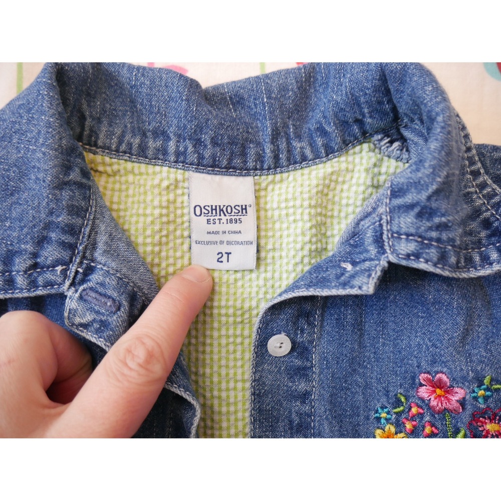 Vintage OshKosh Bgosh Girls 2T Blue Denim Floral Embroidered Ruffle Dress - Picture 2 of 7